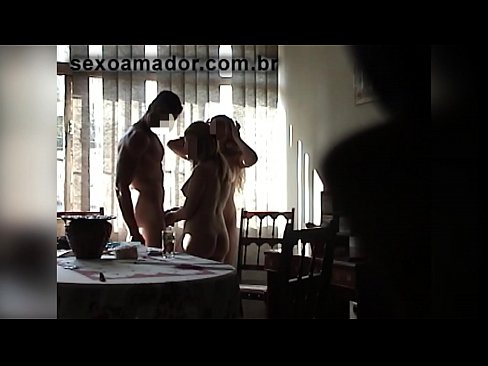 ❤️ Bidh caraidean gnè a 'toirt cuireadh dha fear mòr agus triùir còmhla ris ❤️  Porno  aig gd.moresexmovies.ru ❌️❤