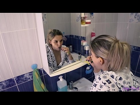 ❤️ Bidh Hack le òga ann am pajamas a’ crìochnachadh cum beòil ann an asal - letty black ❤️  Porno  aig gd.moresexmovies.ru ❌️❤